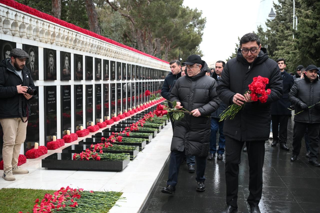ASA kollektivi Şəhidlər xiyabanını ziyarət edib - FOTOLAR