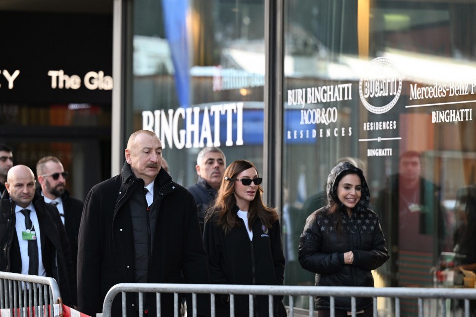 Prezident və ailə üzvləri panel iclasında - FOTOLAR