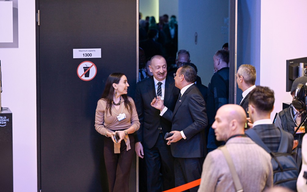 Prezident və ailə üzvləri panel iclasında - FOTOLAR