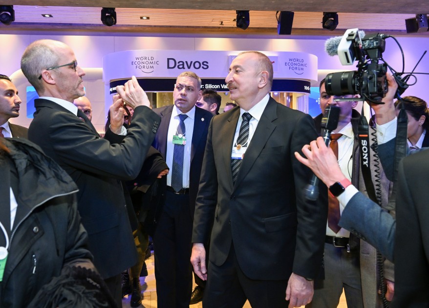 Prezident və ailə üzvləri panel iclasında - FOTOLAR