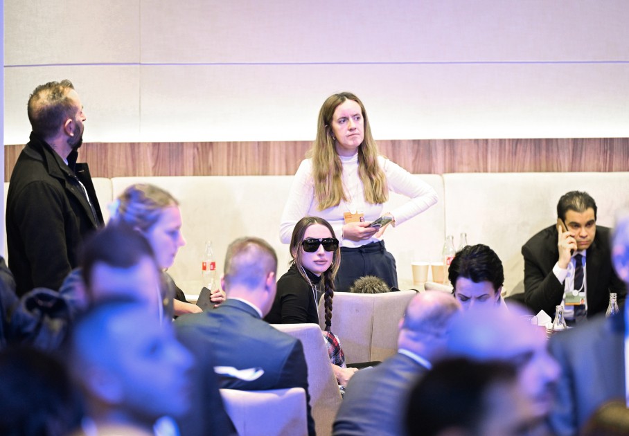 Prezident və ailə üzvləri panel iclasında - FOTOLAR