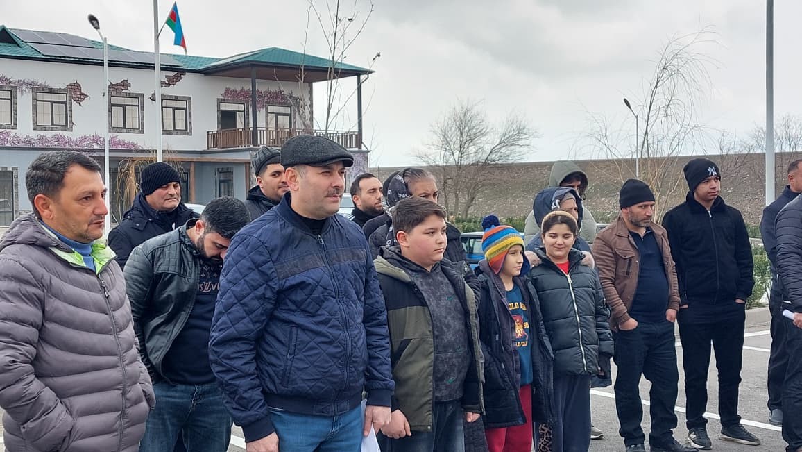 Növbəti köç karvanı Məmmədbəyli kəndinə çatıb - YENİLƏNİB