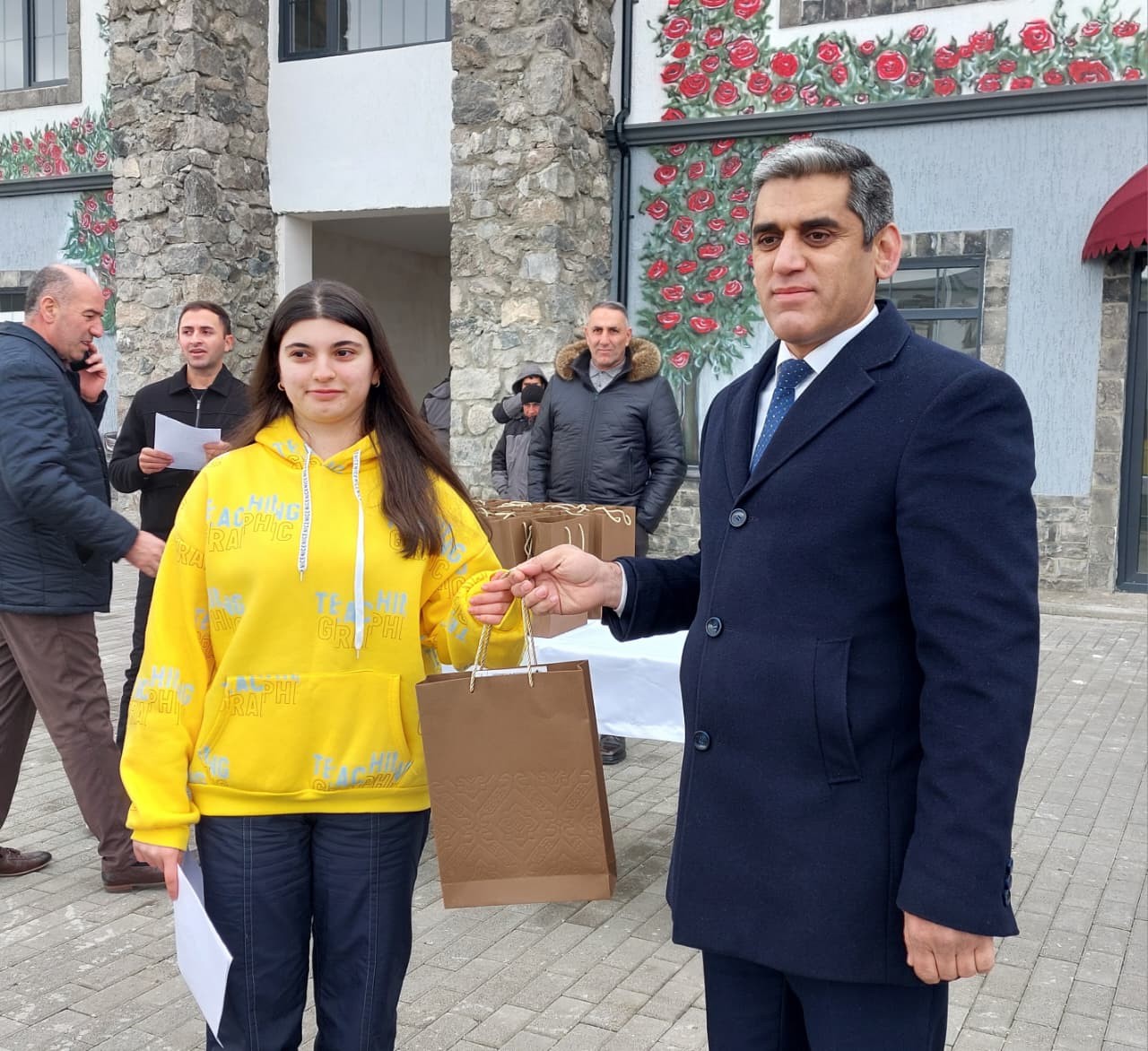 Növbəti köç karvanı Məmmədbəyli kəndinə çatıb - YENİLƏNİB