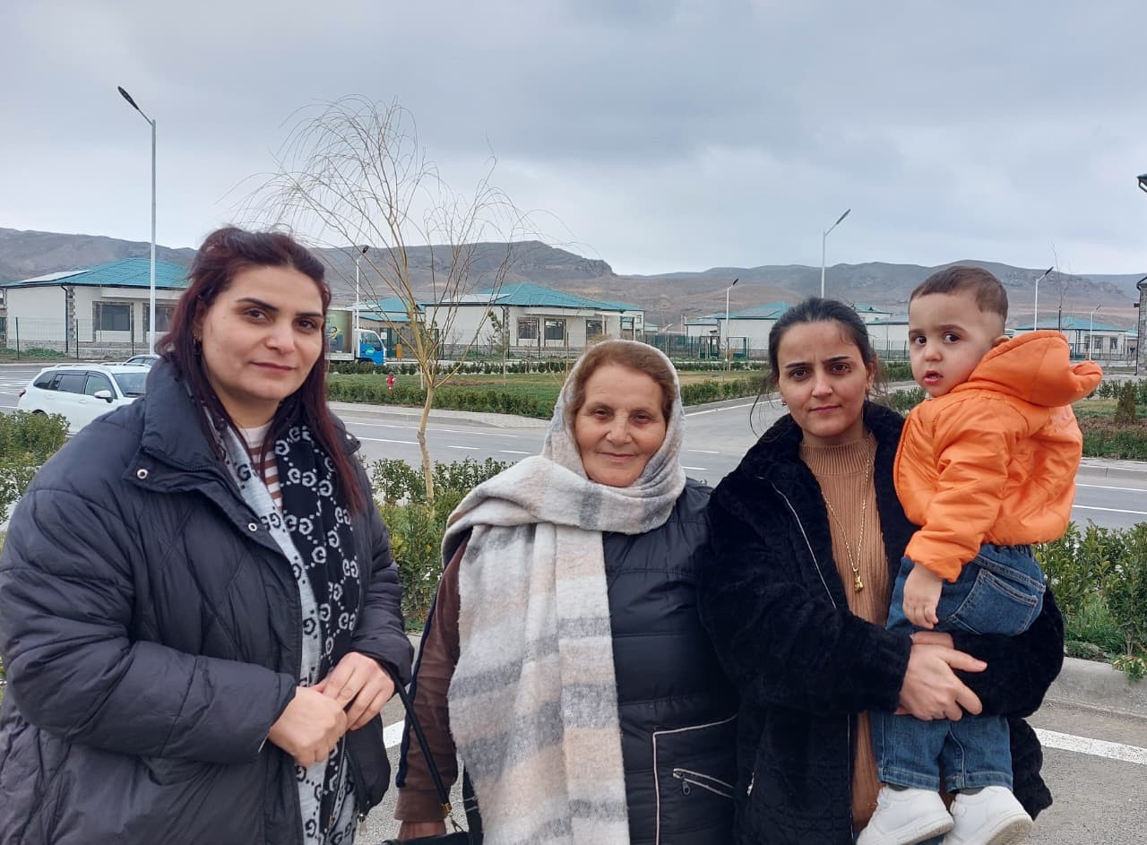 Növbəti köç karvanı Məmmədbəyli kəndinə çatıb - YENİLƏNİB