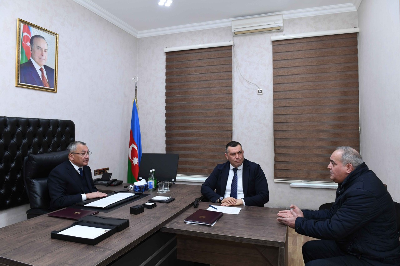 Rövşən Rzayev vətəndaşların müraciətlərini dinlədi - FOTOLAR