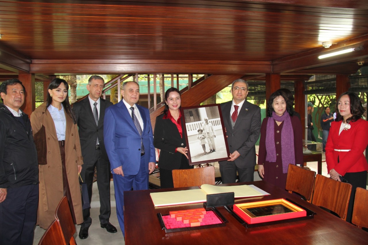 Tahir Budaqov Vyetnamda səfərdədir - FOTOLAR