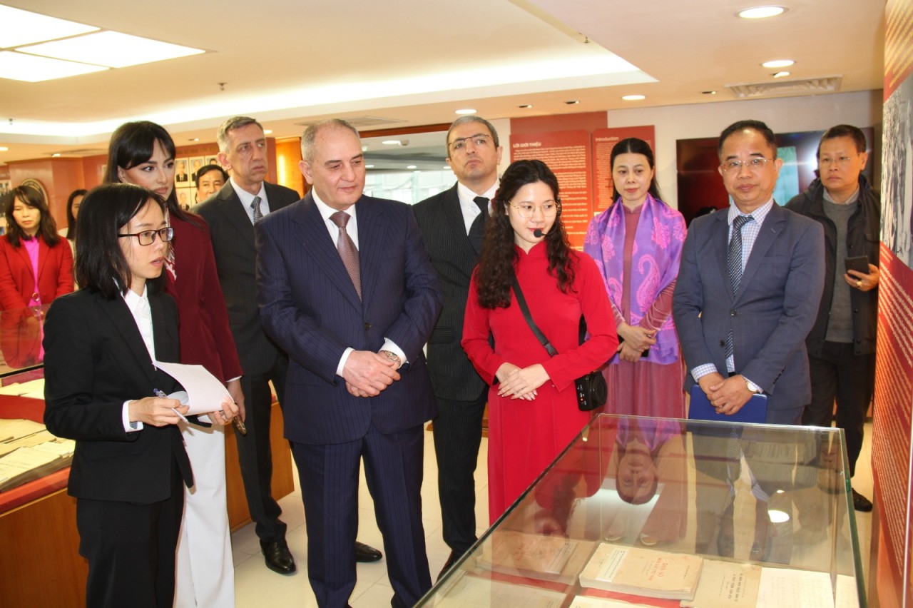 Tahir Budaqov Vyetnamda səfərdədir - FOTOLAR