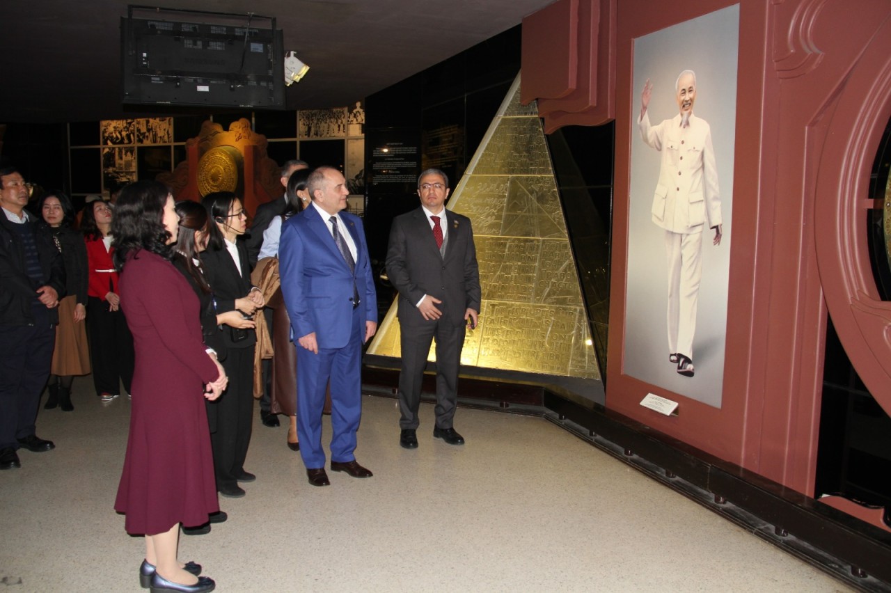 Tahir Budaqov Vyetnamda səfərdədir - FOTOLAR