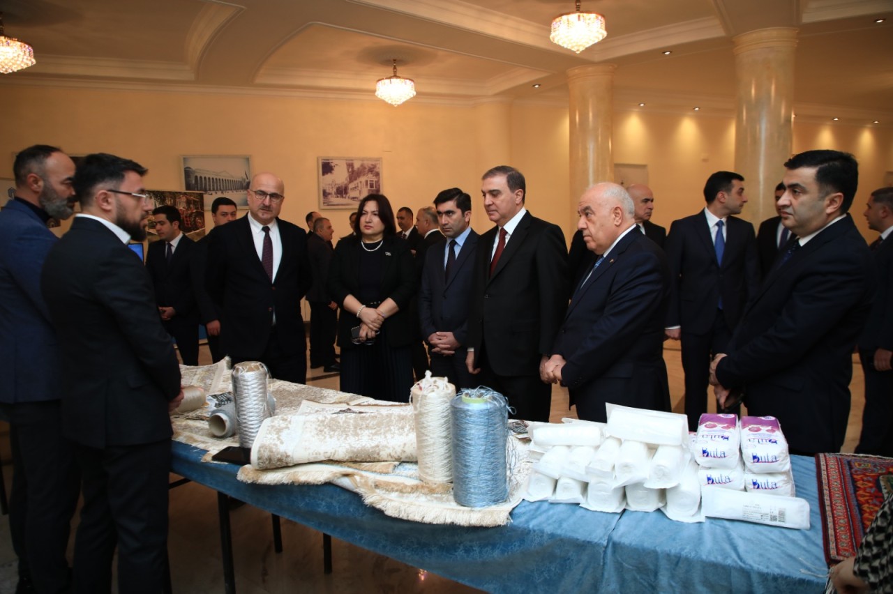 Gəncədə hesabat yığıncağı keçirildi - FOTOLAR