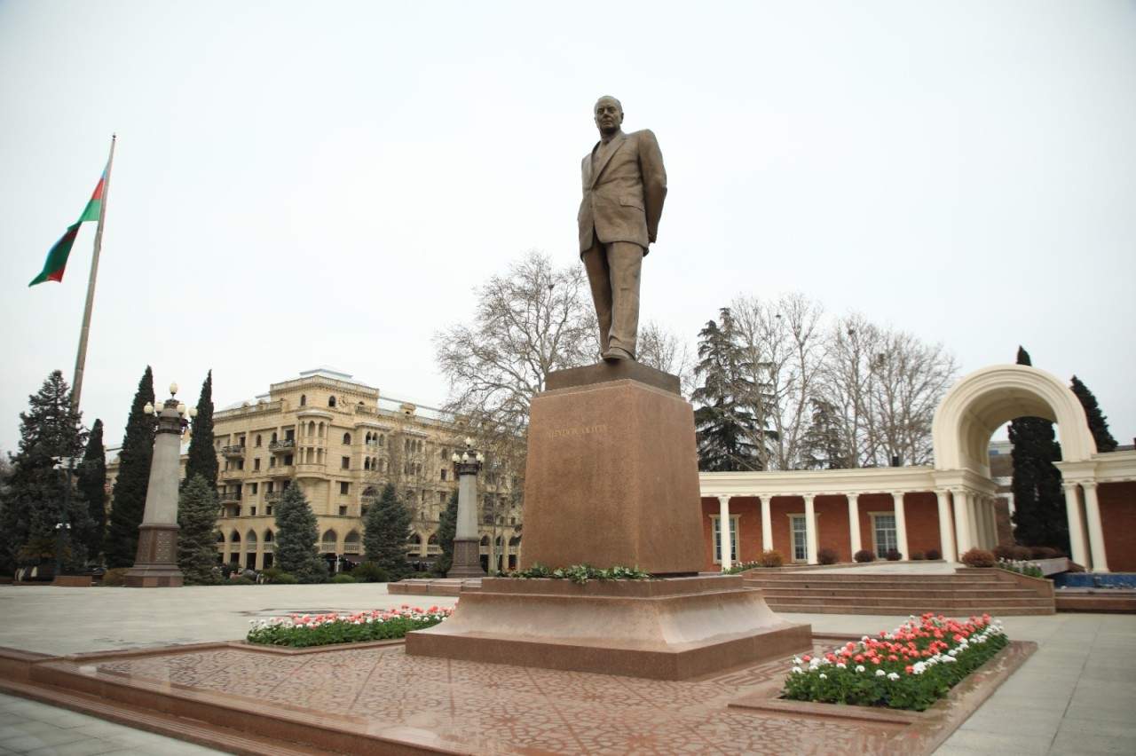 Gəncədə hesabat yığıncağı keçirildi - FOTOLAR