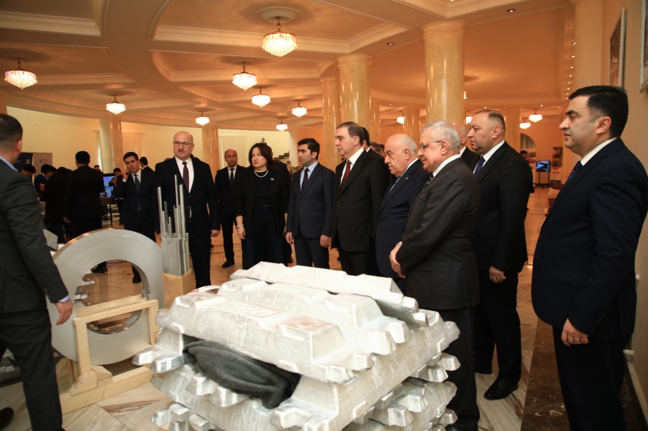 Gəncədə hesabat yığıncağı keçirildi - FOTOLAR