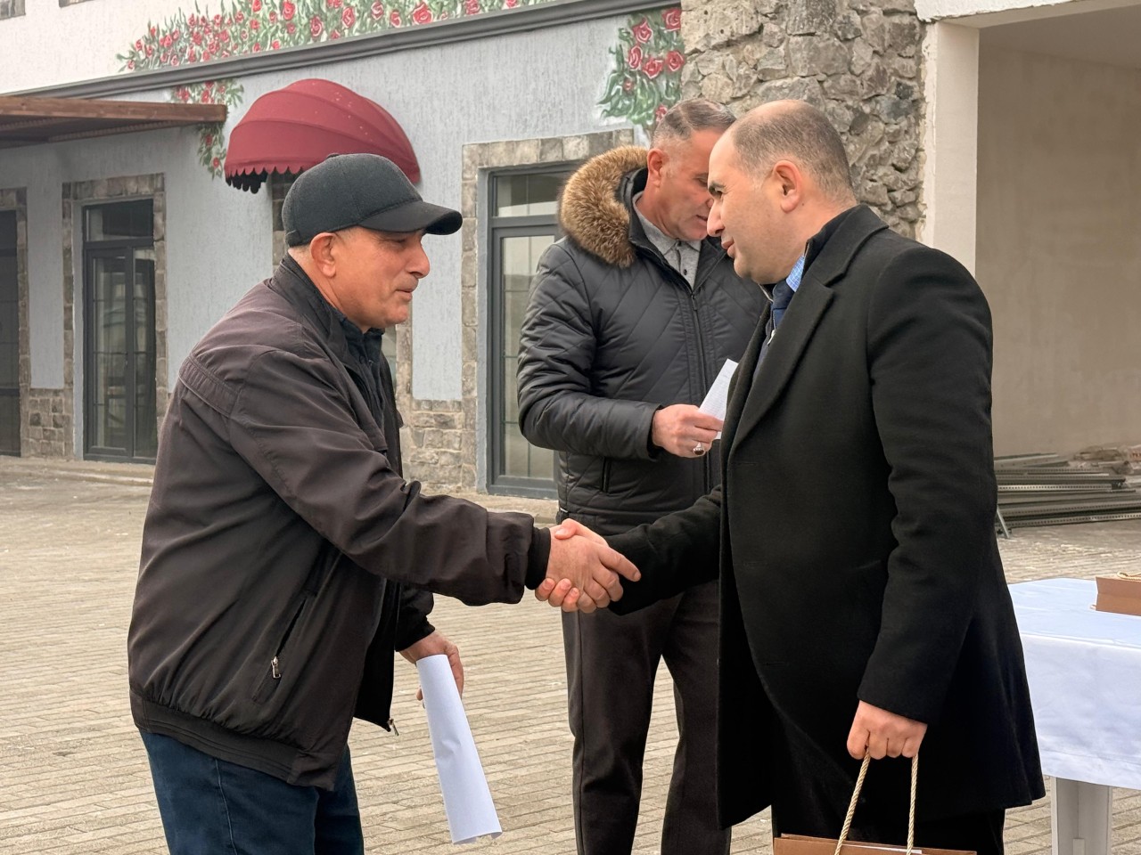 Növbəti köç karvanı Məmmədbəyli kəndinə çatıb - YENİLƏNİB (FOTOLAR)