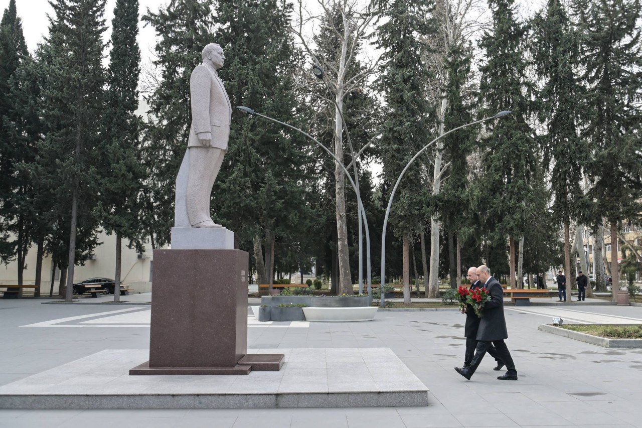 Natiq Qasımovun oxuduğu məktəbdə büstünün açılışı oldu - FOTOLAR
