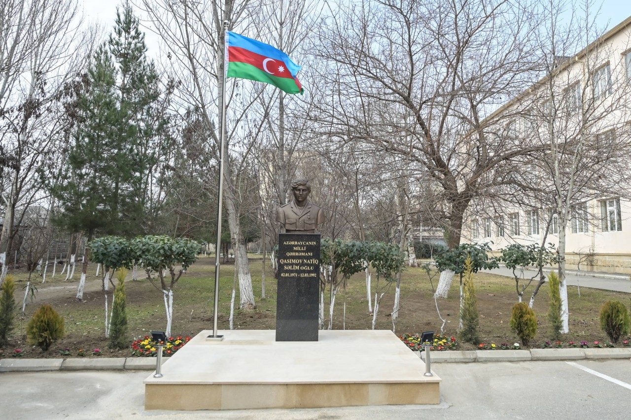 Natiq Qasımovun oxuduğu məktəbdə büstünün açılışı oldu - FOTOLAR