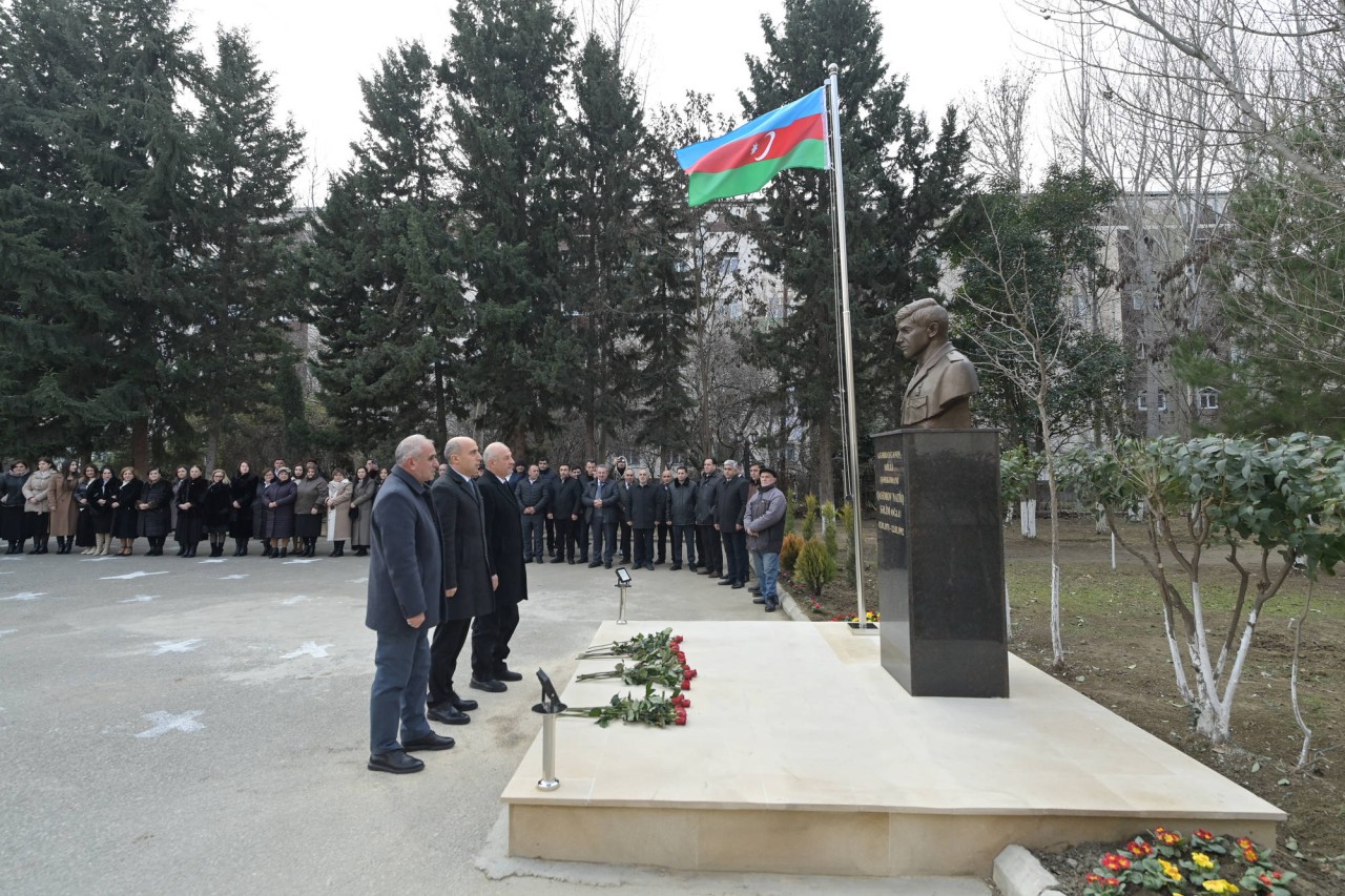 Natiq Qasımovun oxuduğu məktəbdə büstünün açılışı oldu - FOTOLAR