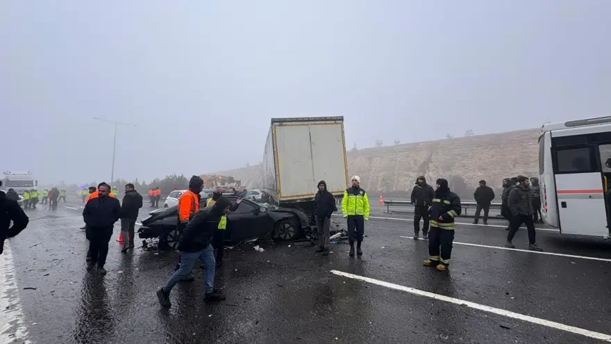 Türkiyədə ağır qəza - Ölənlər var (FOTO)
