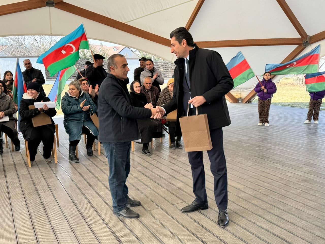 Xankəndi, Xocalı və Ağdərəyə yola salınan köç karvanları çatıb - YENİLƏNİB