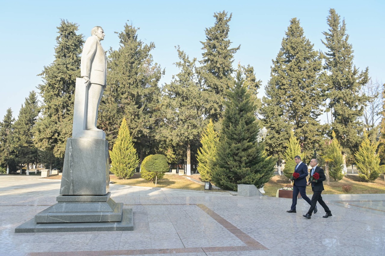 Emin Əmrullayev vətəndaşları qəbul etdi - FOTOLAR