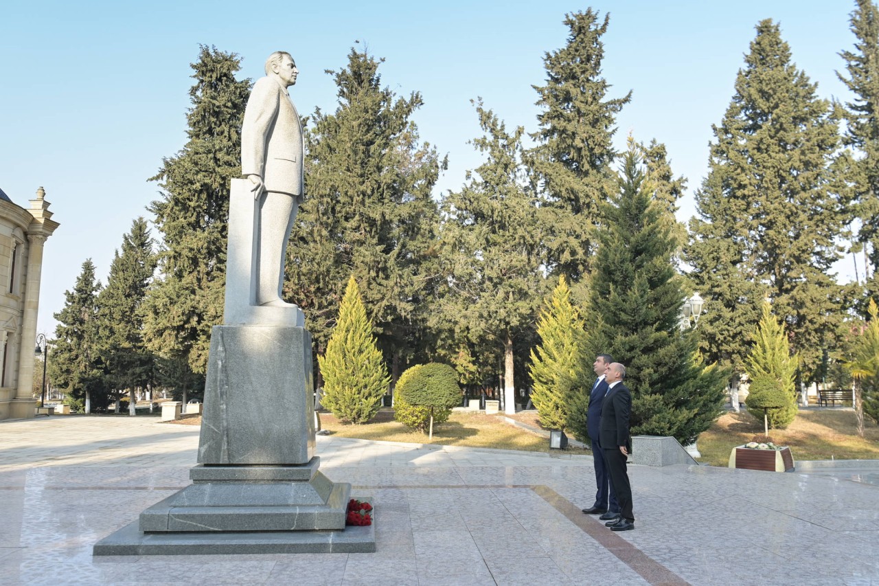 Emin Əmrullayev vətəndaşları qəbul etdi - FOTOLAR