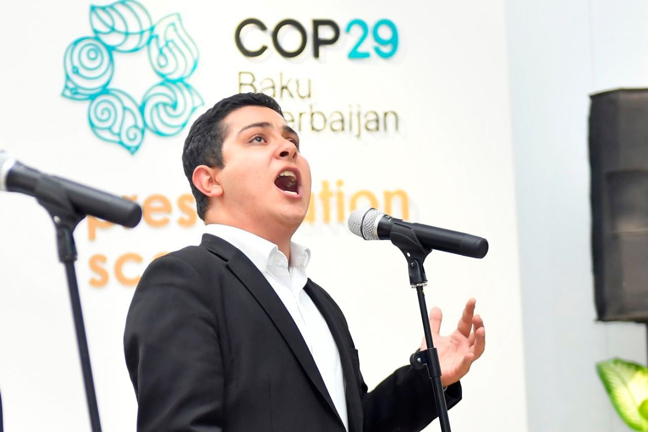 Təltif edilən gənclərdən biri görmə məhdudiyyətli ifaçıdır - FOTO (YENİLƏNİB)