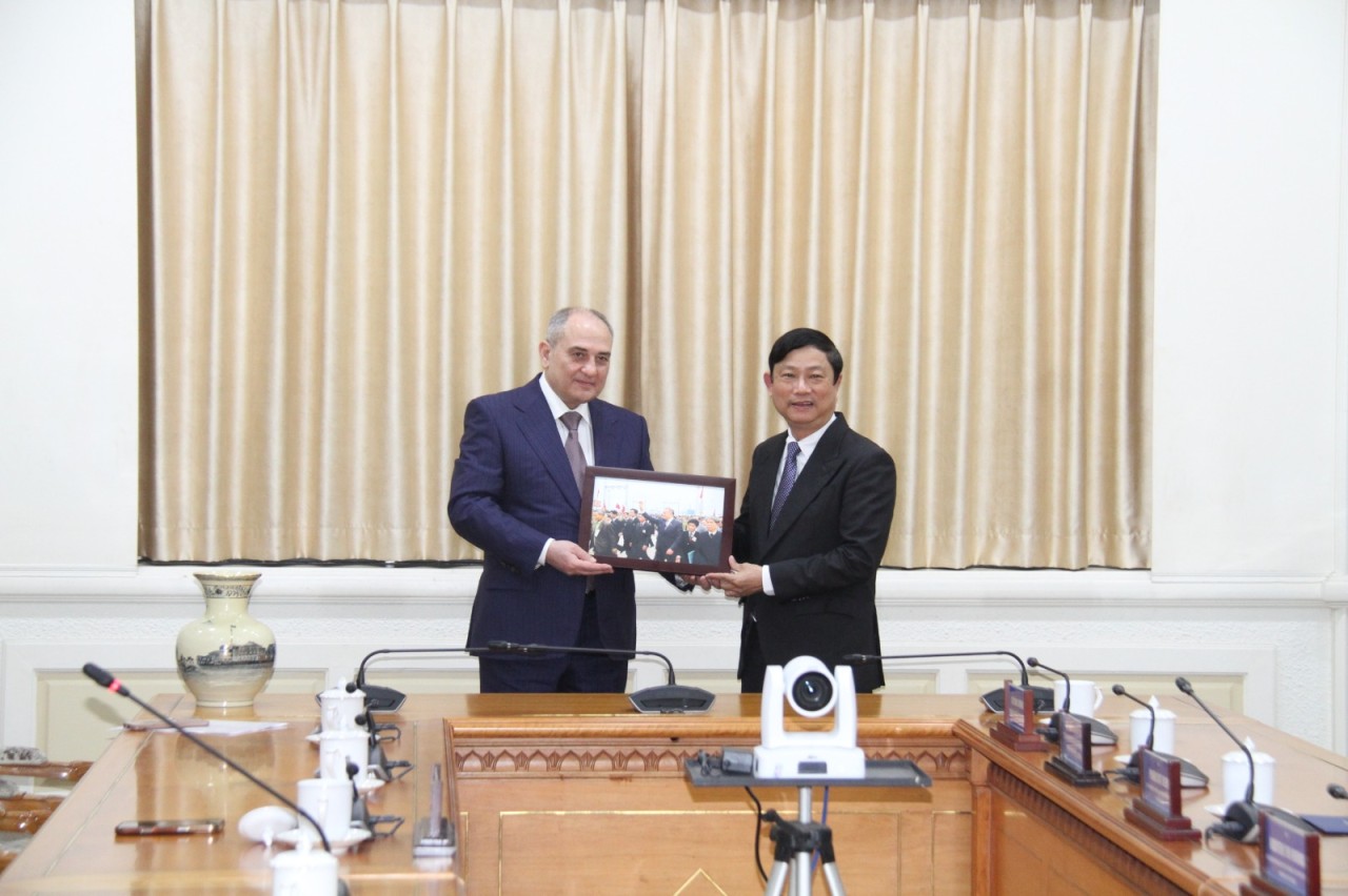 Tahir Budaqovun Vyetnama səfəri başa çatdı - FOTOLAR