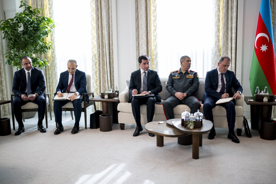 İlham Əliyev Al Nəhyanla görüşdü - FOTOLAR