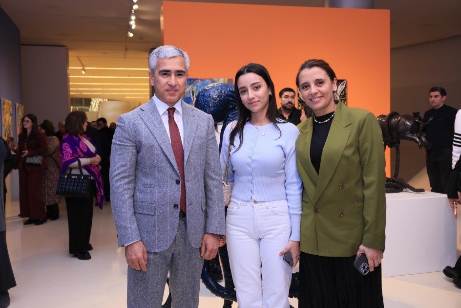 Heydər Əliyev Mərkəzində “Vəhşi təbiətin super qəhrəmanları” sərgisi açılıb - FOTOLAR