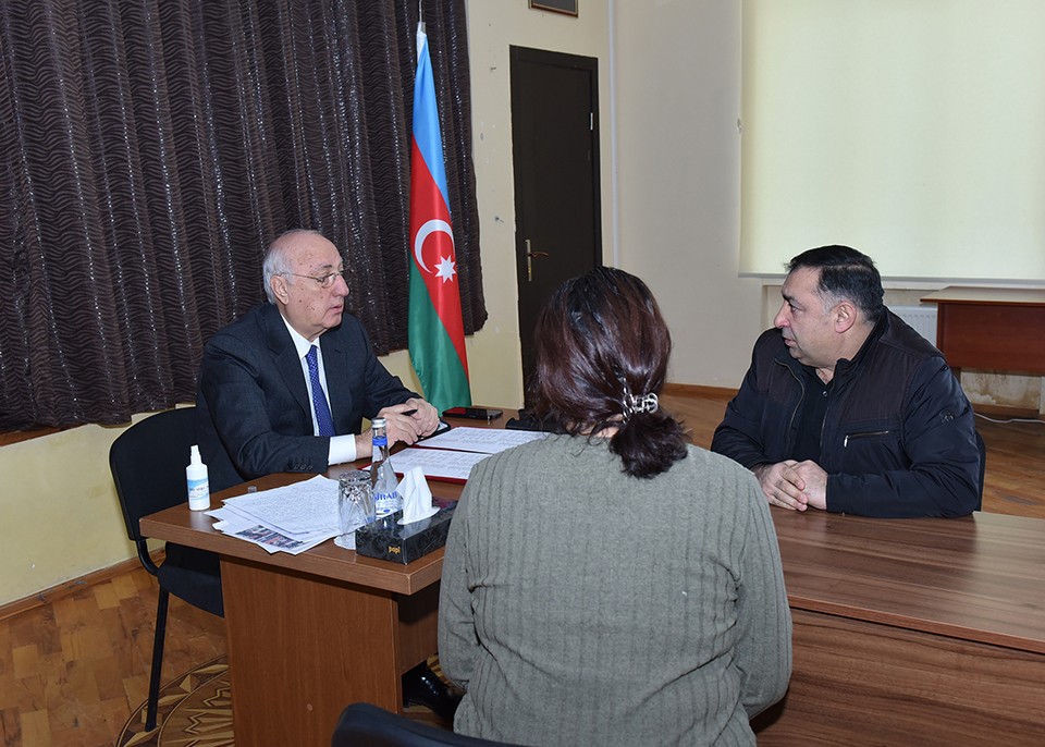 Zakir Fərəcov vətəndaşların problemlərini dinlədi - FOTOLAR