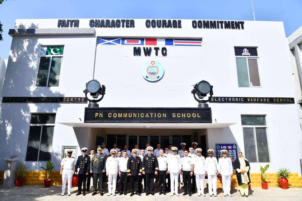 HDQ komandanı Pakistanda təhsil alan hərbçilərimizlə görüşdü - FOTOLAR