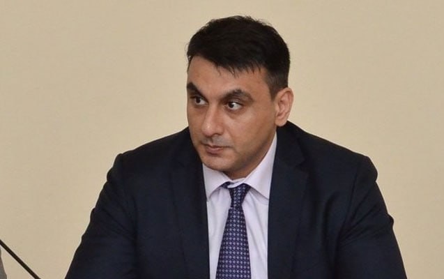 Nazir rektorun oğlunu işdən çıxardı - FOTO