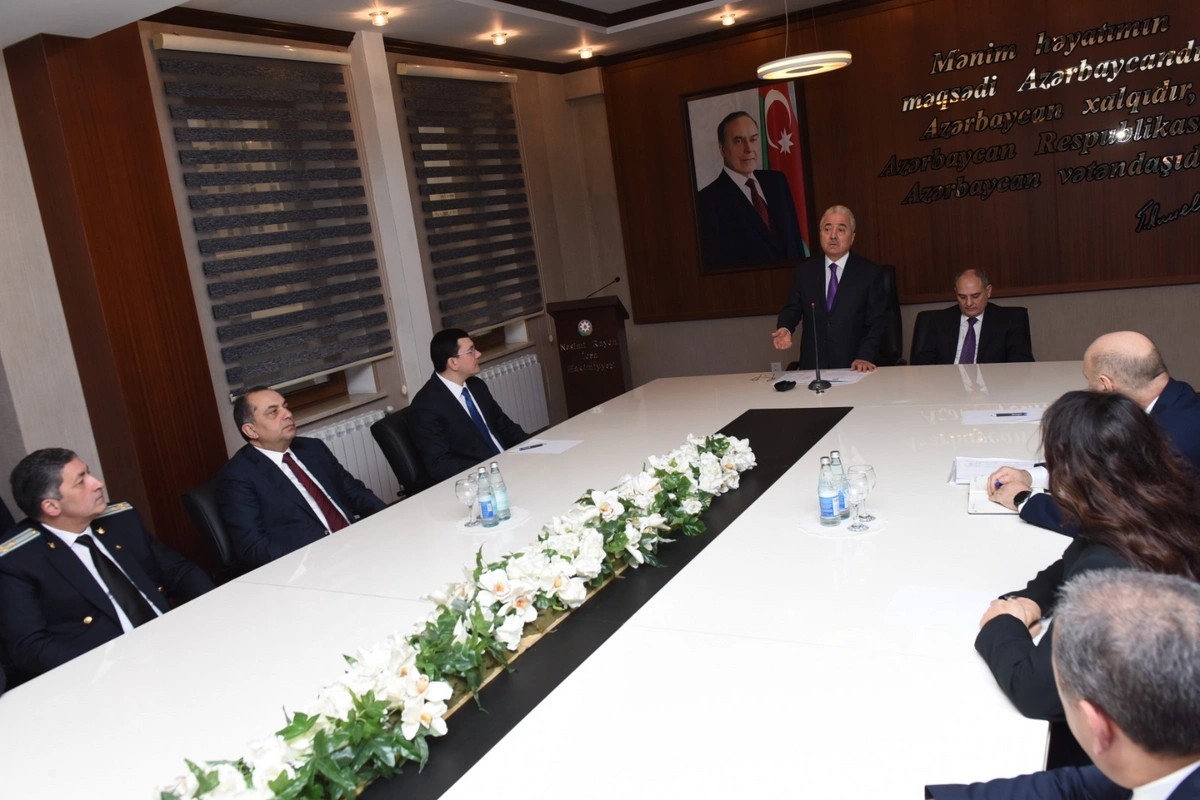 Zeynal Nağdəliyev Tahir Budaqovu kollektivə təqdim etdi - FOTOLAR