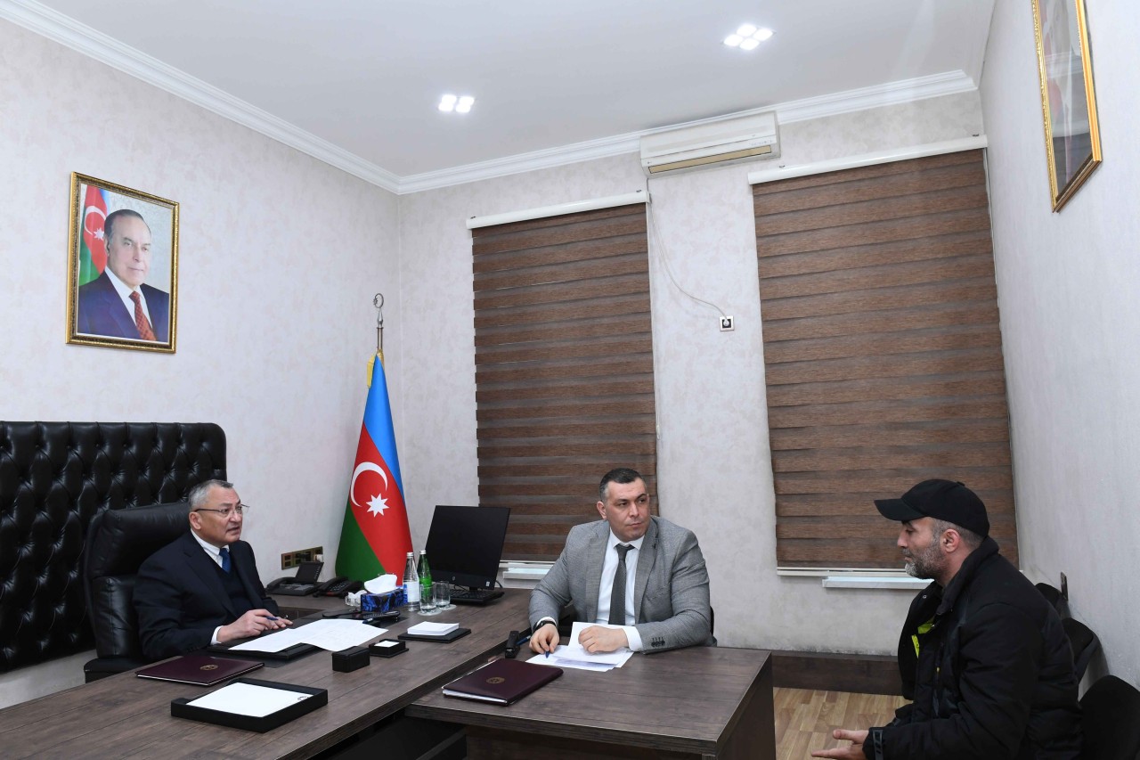 Rövşən Rzayev vətəndaşların müraciətlərini dinlədi - FOTOLAR