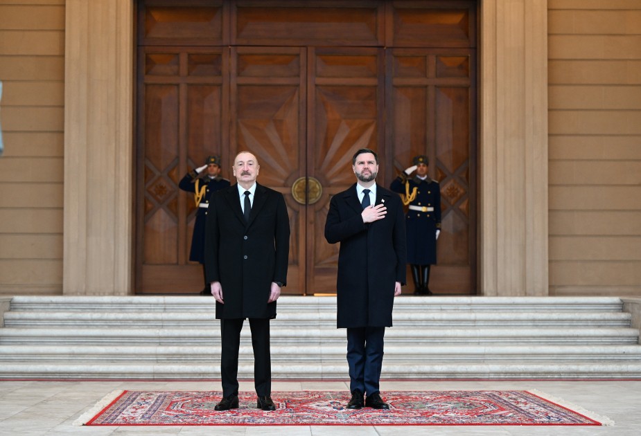 İlham Əliyev ABŞ-nin Vitse-prezidentini qarşıladı - FOTOLAR (VİDEO)