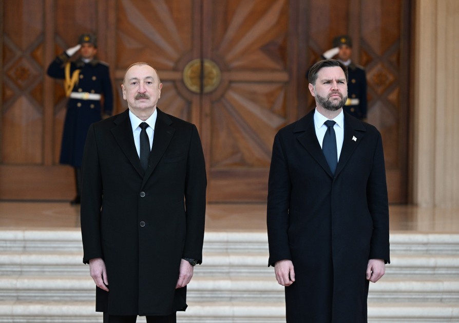 İlham Əliyev ABŞ-nin Vitse-prezidentini qarşıladı - FOTOLAR (VİDEO)