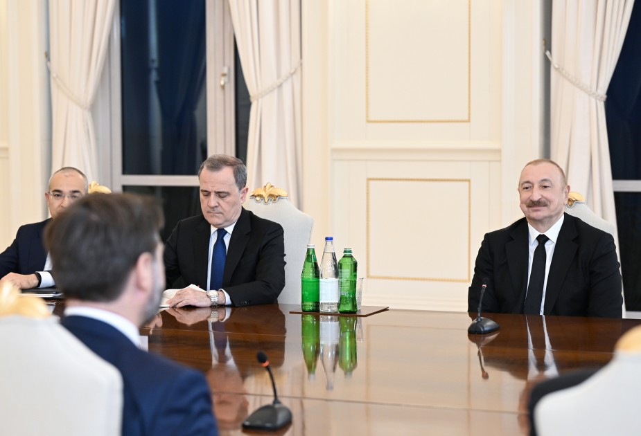 Prezidentin Venslə geniş tərkibdə görüşü oldu - FOTOLAR (YENİLƏNİB)