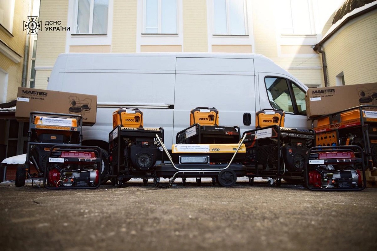 Azərbaycan Ukraynaya generatorlar və xilasetmə avadanlığı verdi - FOTOLAR