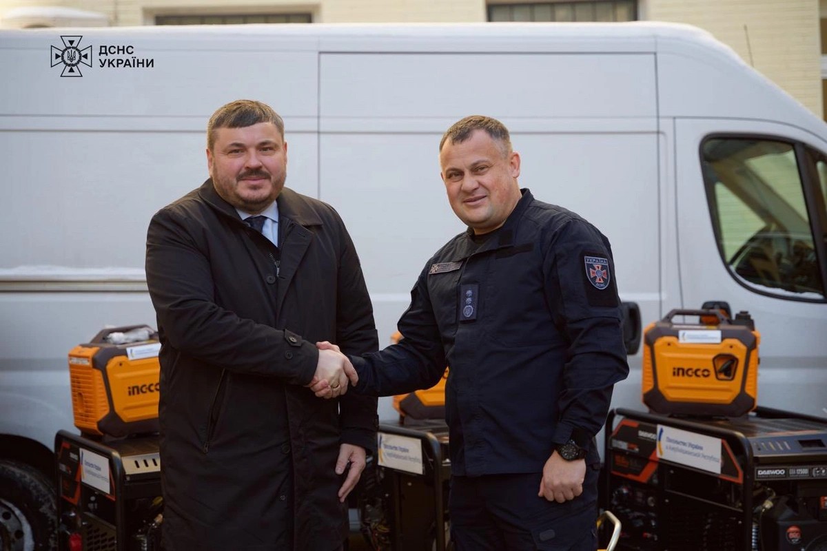 Azərbaycan Ukraynaya generatorlar və xilasetmə avadanlığı verdi - FOTOLAR