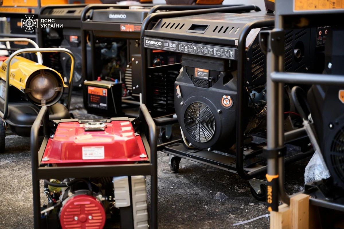 Azərbaycan Ukraynaya generatorlar və xilasetmə avadanlığı verdi - FOTOLAR