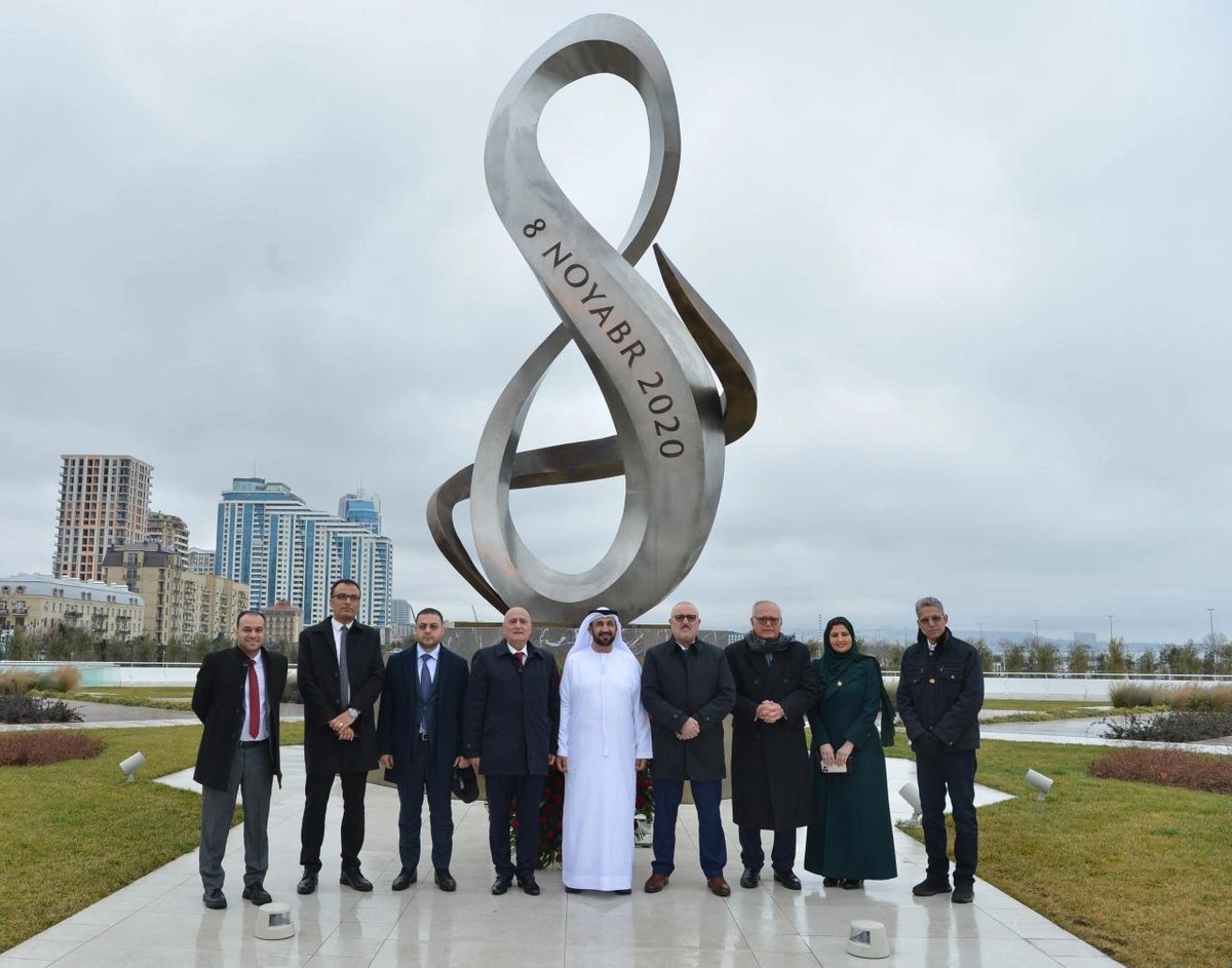 Ərəb Parlamentinin prezidenti Fəxri xiyabanı və Zəfər parkını ziyarət etdi - FOTOLAR