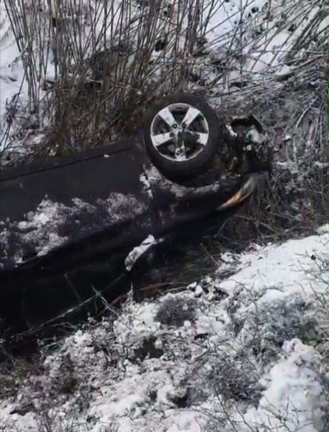 İmişlidə iki avtomobil toqquşdu, biri aşdı - Xəsarət alanlar var (FOTOLAR)