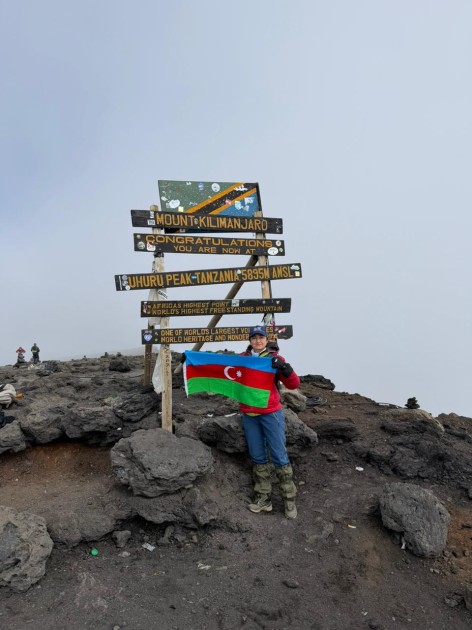 Azərbaycan bayrağı Kilimancaro zirvəsində - FOTOLAR