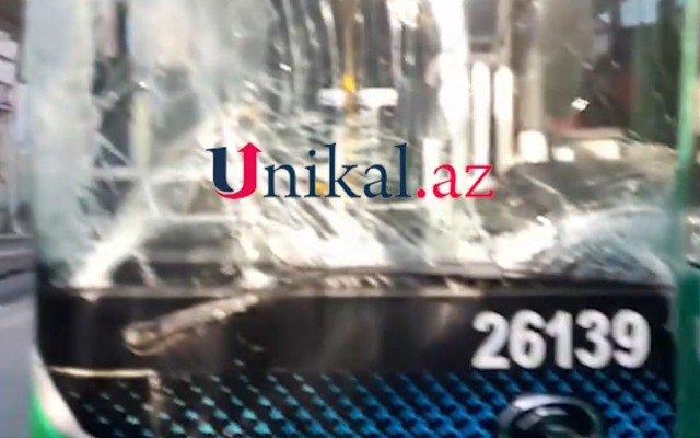 “BakuBus”ın avtobusu qəzaya düşdü -VİDEO