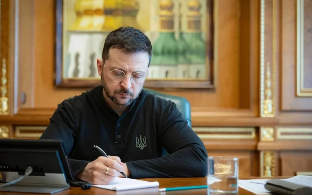 Zelenski 91 gəmiyə sanksiya tətbiq etdi