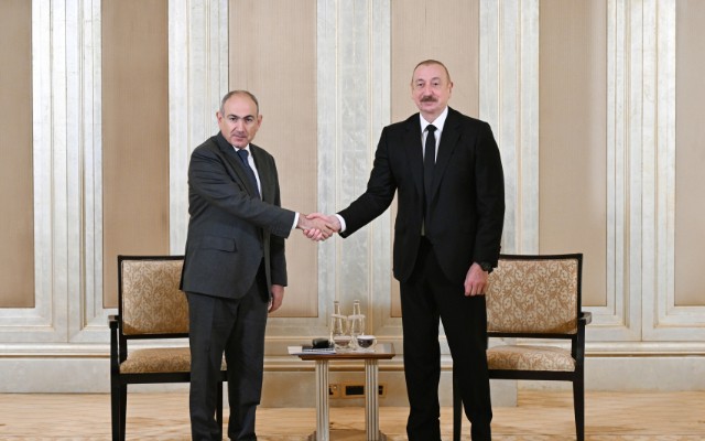 "İlham Əliyevlə 500 min dollar alacağıq"- Paşinyan mükafatdan danışdı