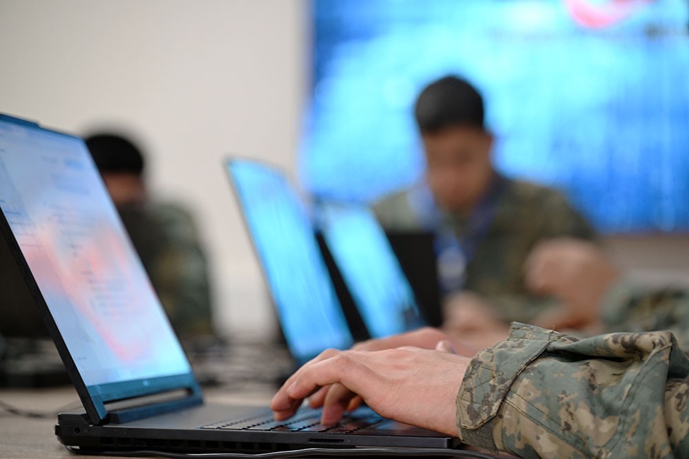 Azərbaycan və Britaniya hərbçiləri kibertəhlükəsizlik təlimində - FOTO