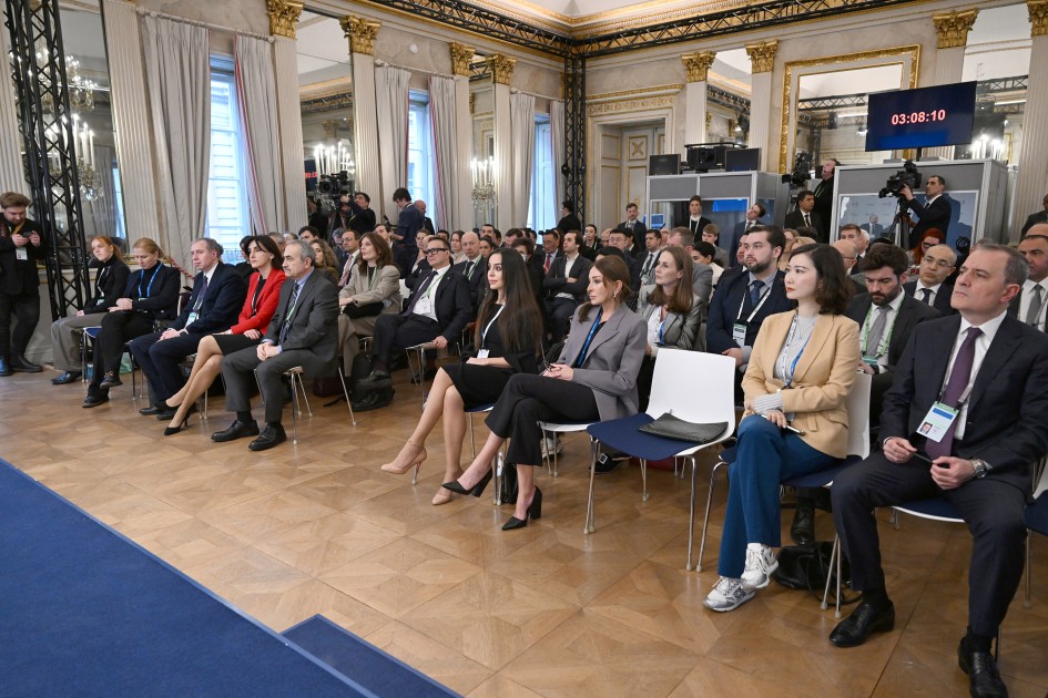 Prezident ailəsinin Münxendən - FOTOLARI