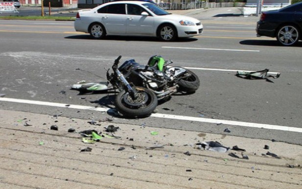 Gəncədə motosiklet aşdı, sürücü yaralandı