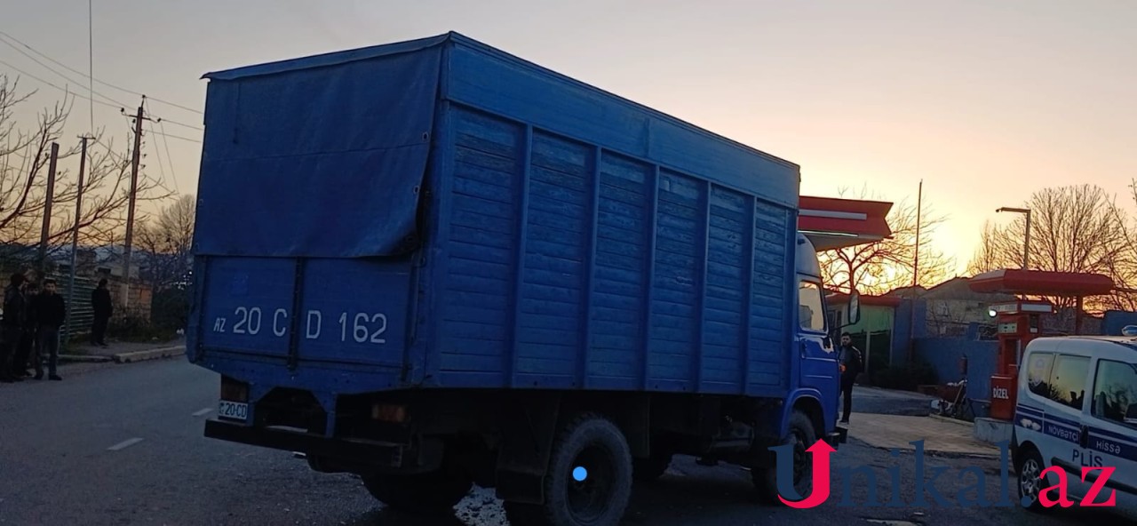 "07" ilə yük maşını toqquşdu, xəsarət alan var - FOTOLAR