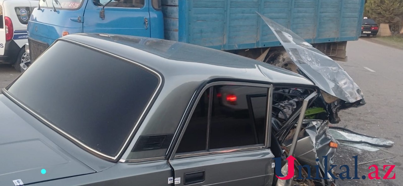 "07" ilə yük maşını toqquşdu, xəsarət alan var - FOTOLAR