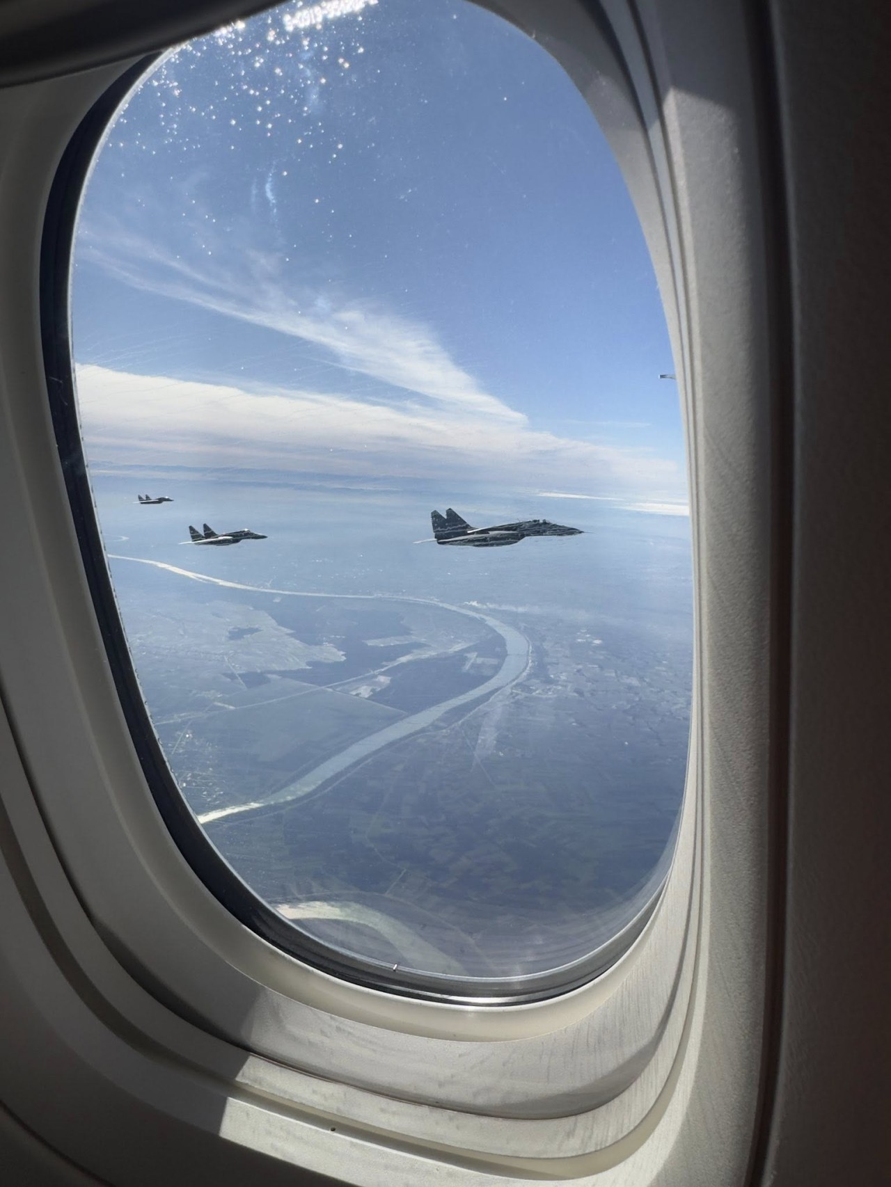 Serbiya qırıcıları Prezidentin təyyarəsini belə müşayiət etdi - FOTO
